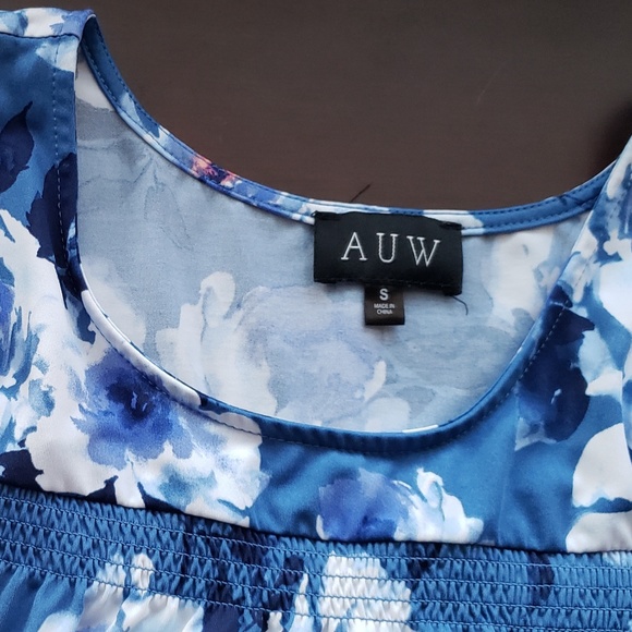 AUW Cold Shoulder Blue Floral Blouse Small - Picture 5 of 7